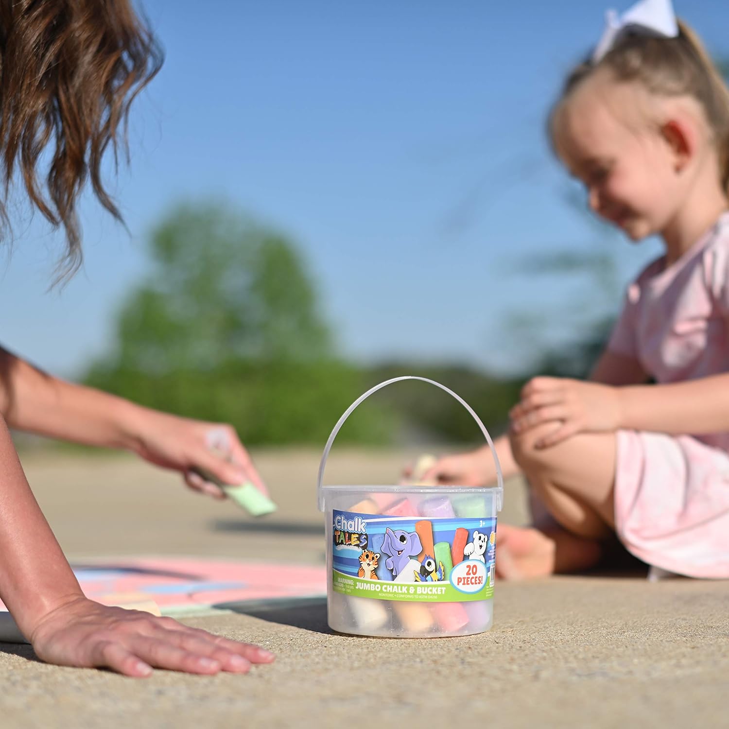 Sidewalk Chalk Set for Kids wi - مراجعة Kids Outdoor Chalkboard وسعره